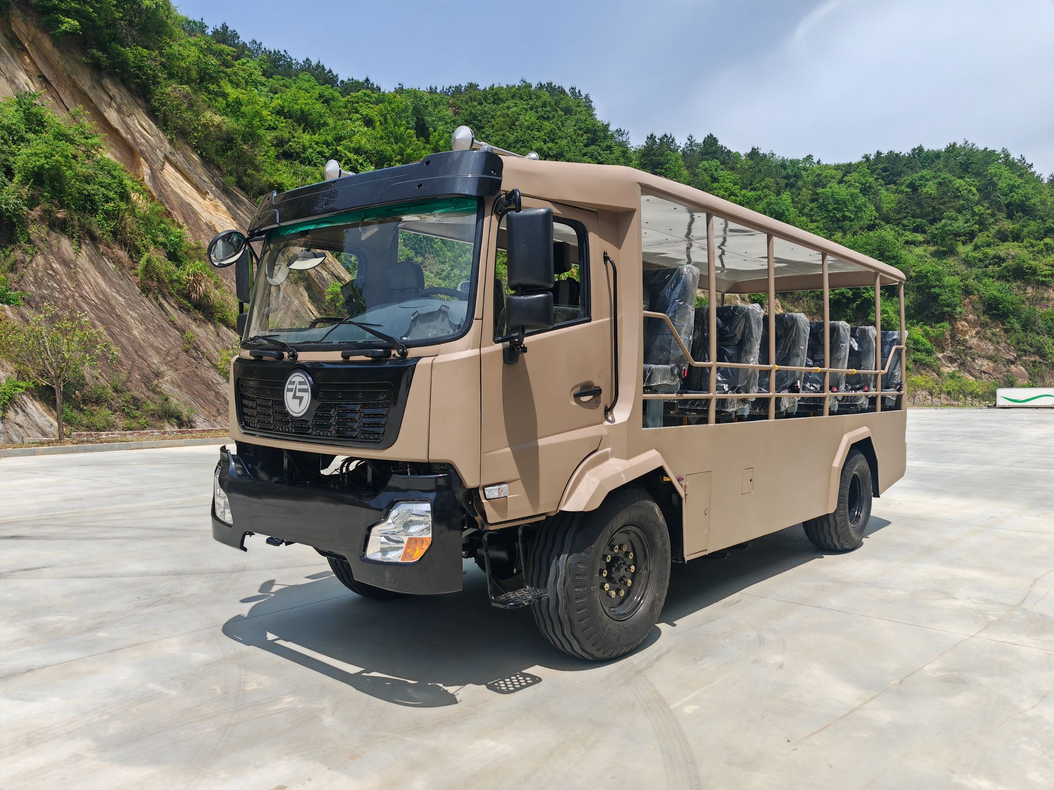 驰骋沙海，‌尽享探险乐趣！四驱沙漠观光车